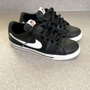 Nike Court Legacy